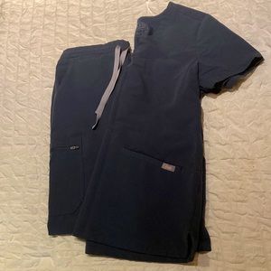 Figs Navy small scrub set